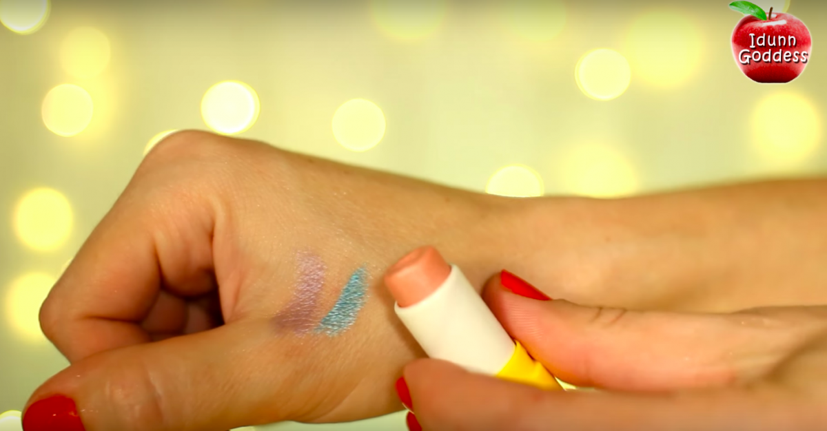 5min DIY // Turn Your Unwanted Eyeshadow Into A Lipstick GirlStyle