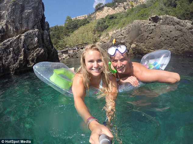 3F8D2AEC00000578-4439444-image-a-20_1493023508714