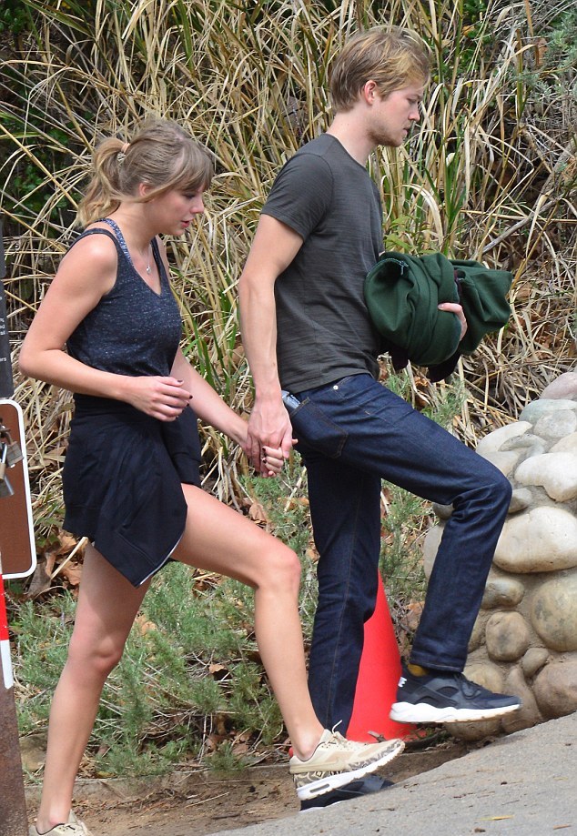 4A092D2300000578-5483475-image-a-83_1520624452379