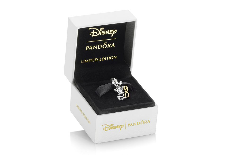 chr18-disney-mickey-bday-02-1540803581