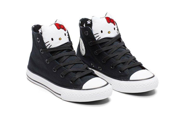 H018_CONVERSE_X_HELLOKITTY_CHUCK_HI_363911CF_PAIR