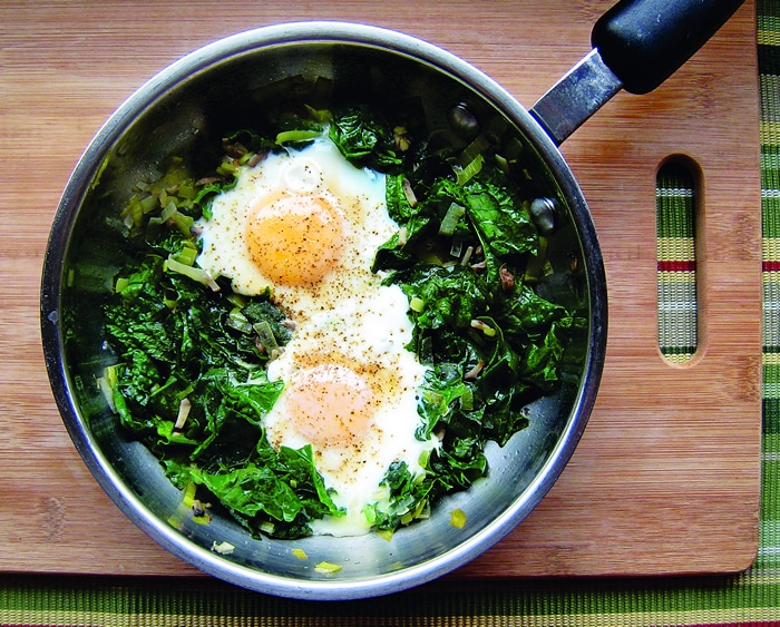 skillet-poached-eggs-with-spinach