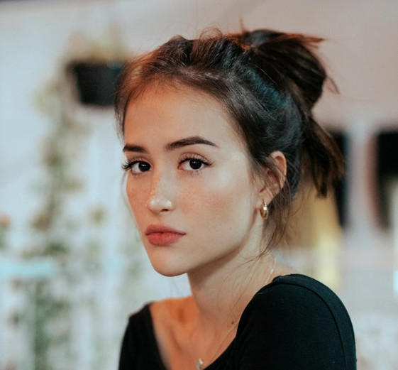 photo-1532910404247-7ee9488d7292