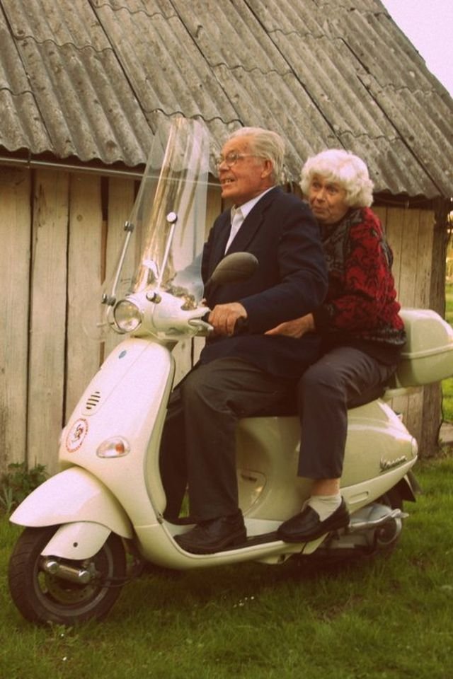 large_Fustany-Lifestyle-Love_and_Relationships-Cute-Old-Couples-Relationship_Goals-11