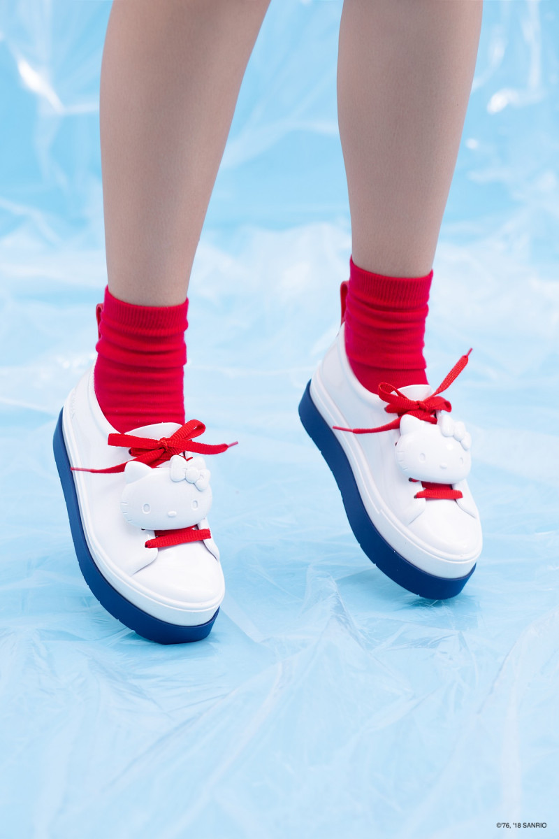 https___hypebeast.com_wp-content_blogs.dir_6_files_2019_03_hello-kitty-melissa-rubber-sneaker-sandal-release-2