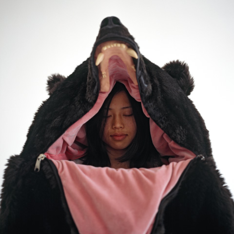 realistic-bear-sleeping-bag-5