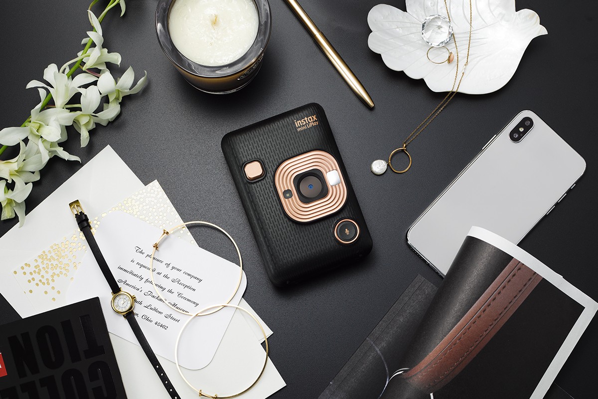 https___hypebeast.com_image_2019_06_fujifilm-instax-mini-liplay-instant-camera-audio-recording-release-1