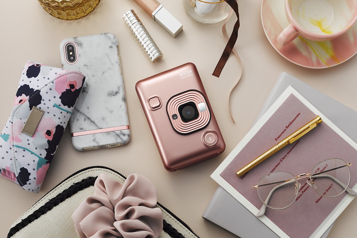 https___hypebeast.com_image_2019_06_fujifilm-instax-mini-liplay-instant-camera-audio-recording-release-3