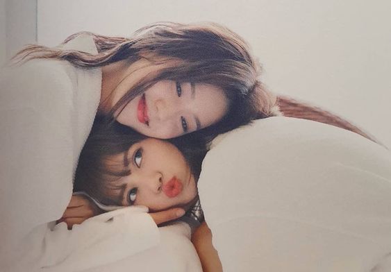 Blackpink Jisoo and Lisa
