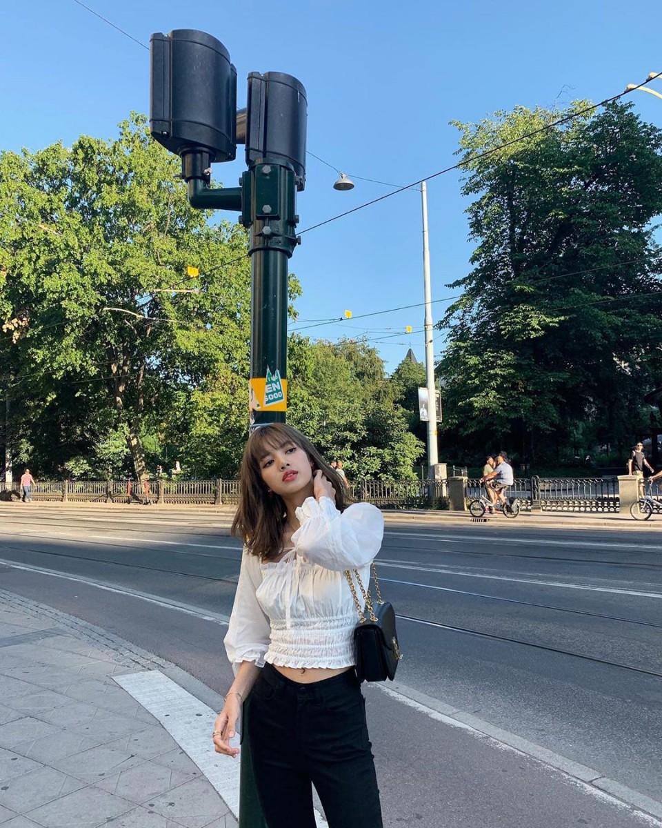 @lalalalisa_m via Instagram