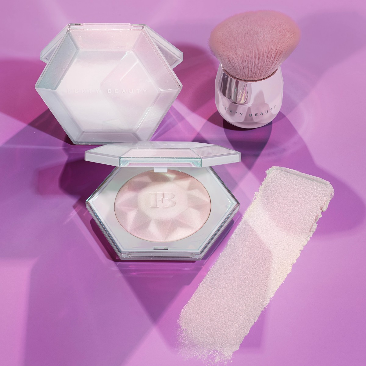 FB_PREHOL19_T2PRODUCT_EDITORIAL_3_2000x2000_300DPI