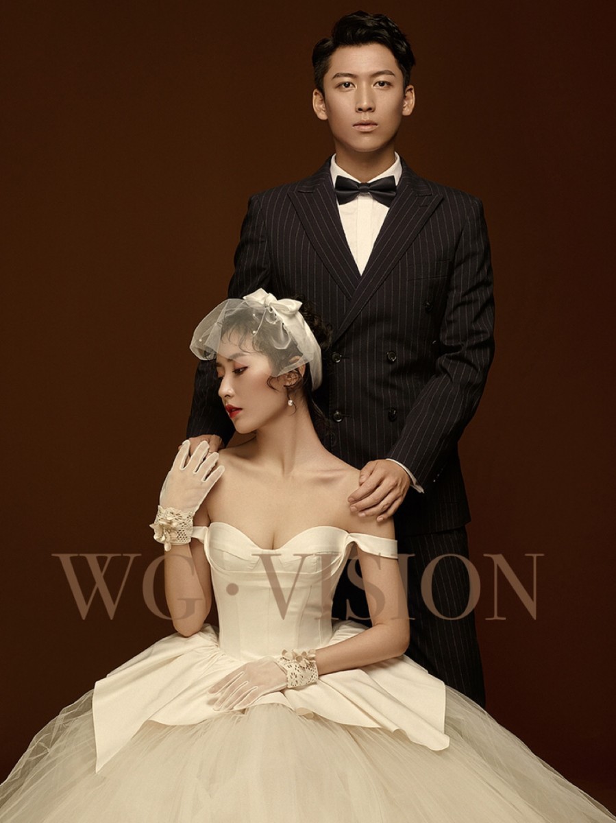 Classic wedding pose