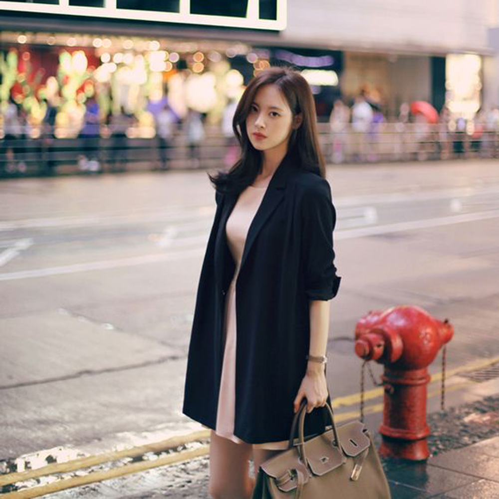 Korean working office lady wearing a blazer and standing in the streets