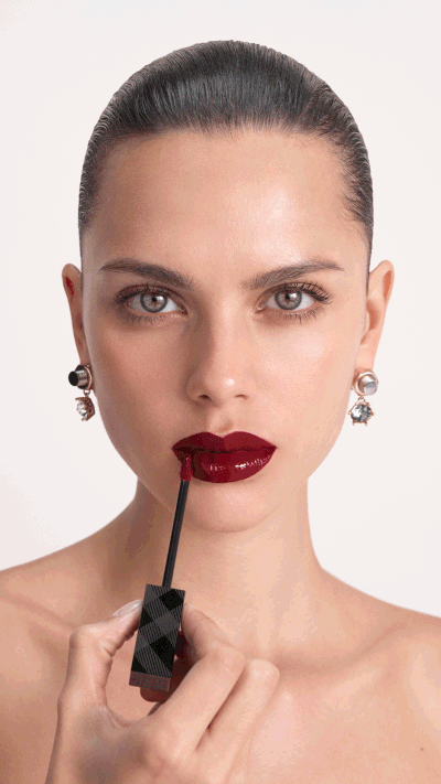 Gif of burberry kisses