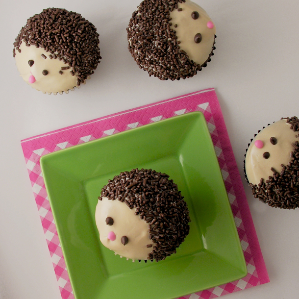 cute hedgehog cupcakes made using chocolate sprinkles, chocolate chips and nerds candy and frosting