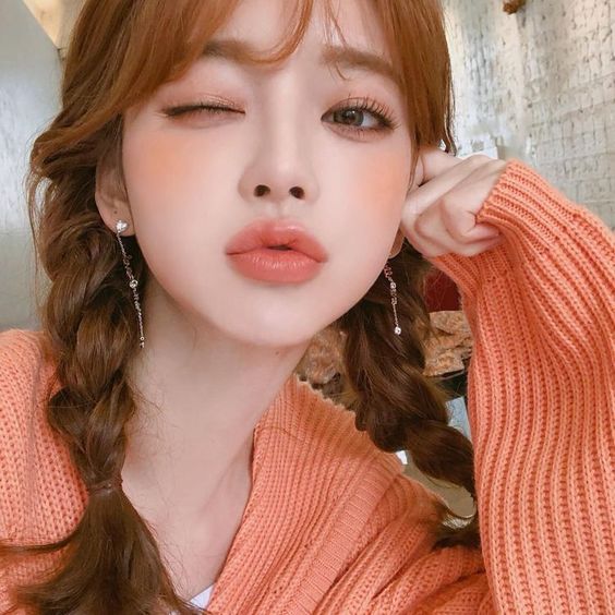 coral lipstick