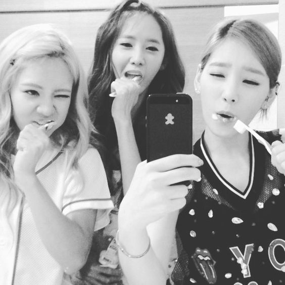 snsd brush teeth