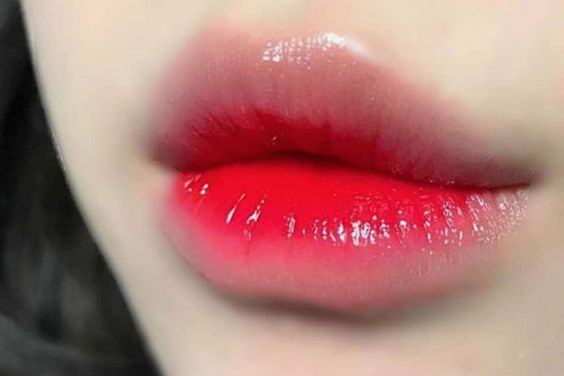 Gradient lips using lip tint