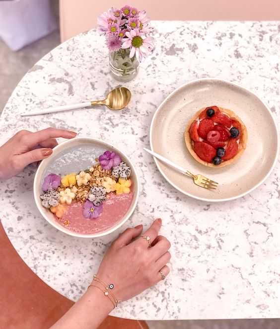 Smoothie bowl and tart sold at FEYA