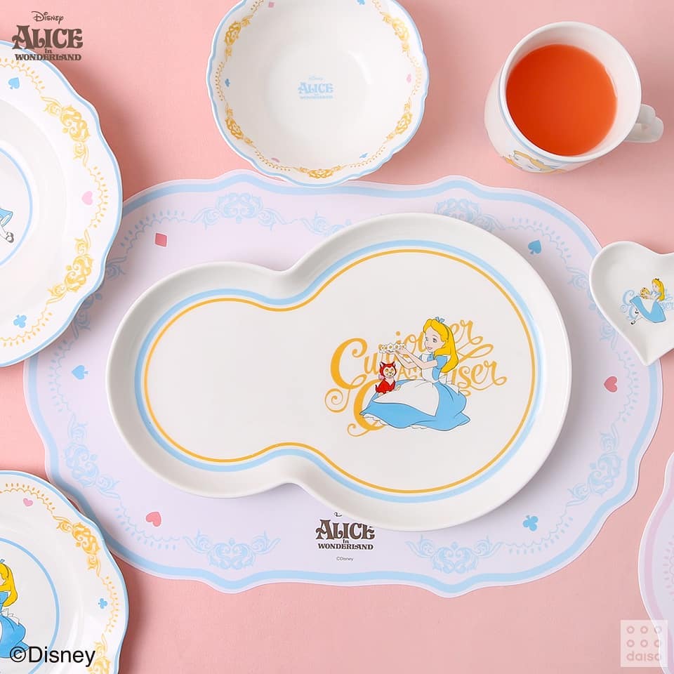 Plate from Daiso Korea shaped like a number eight