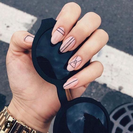 nails with geometric lines