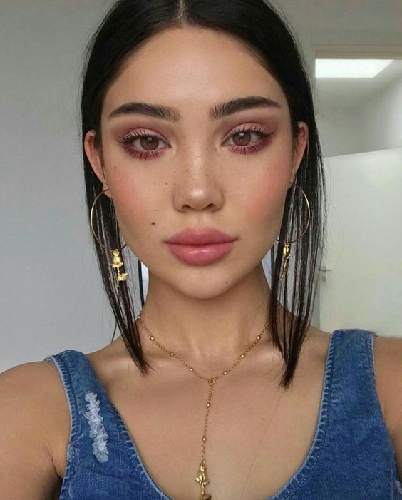 girl with shoulder length hair