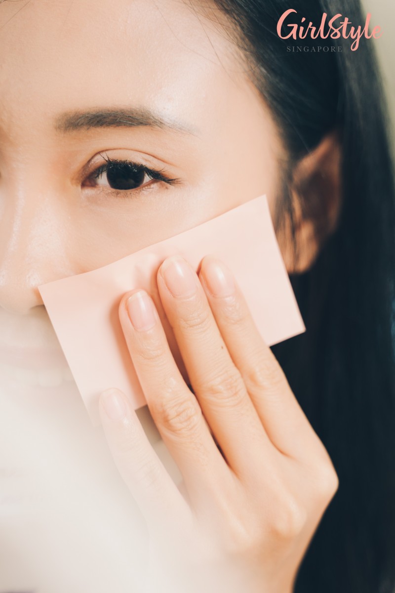 model using blotting sheets