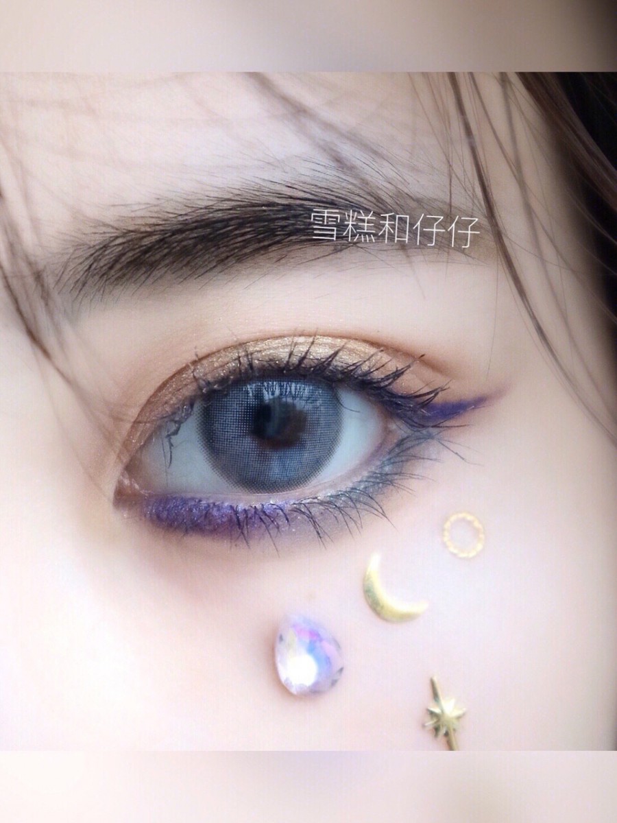 Dreamy halloween eye makeup