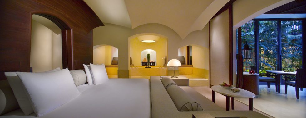 The Barai Balcony Suite bedroom