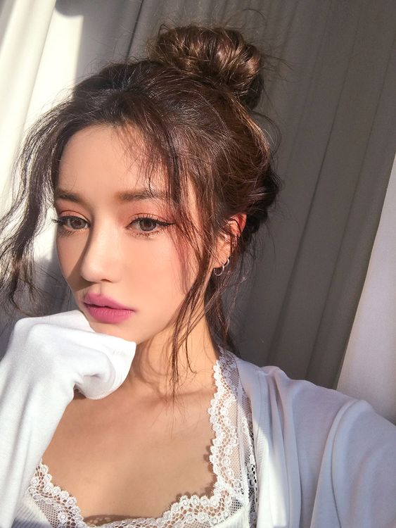 mauve lipstick