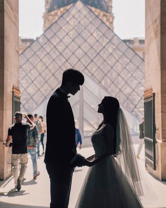 Silhouette of couple's wedding photo