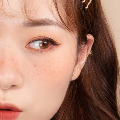 Fig Flat Liner eye makeup look