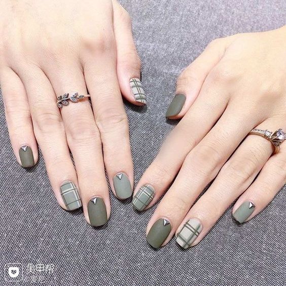 Matte forest green nails