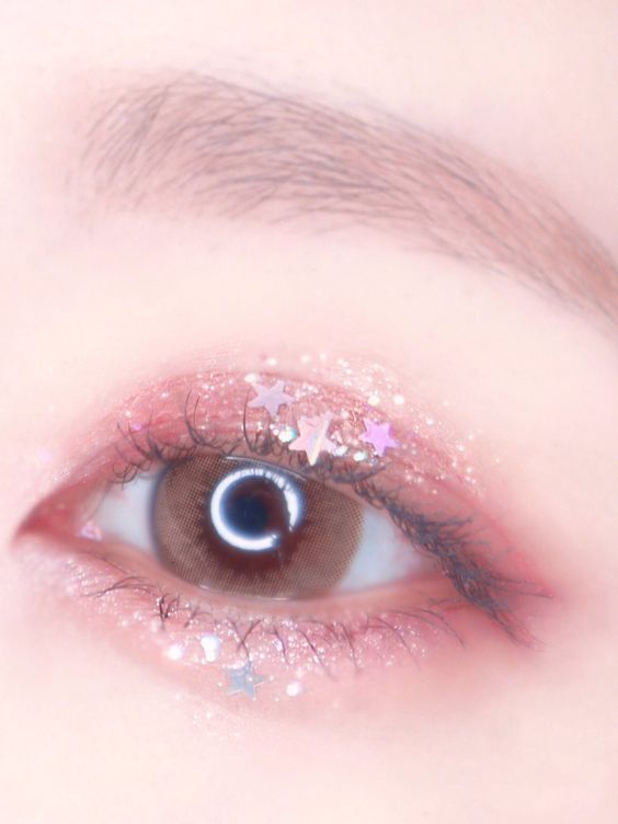 glittery pink eye makeup with chunky star glitters