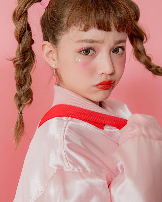 asian girl with chunky glitter highlight