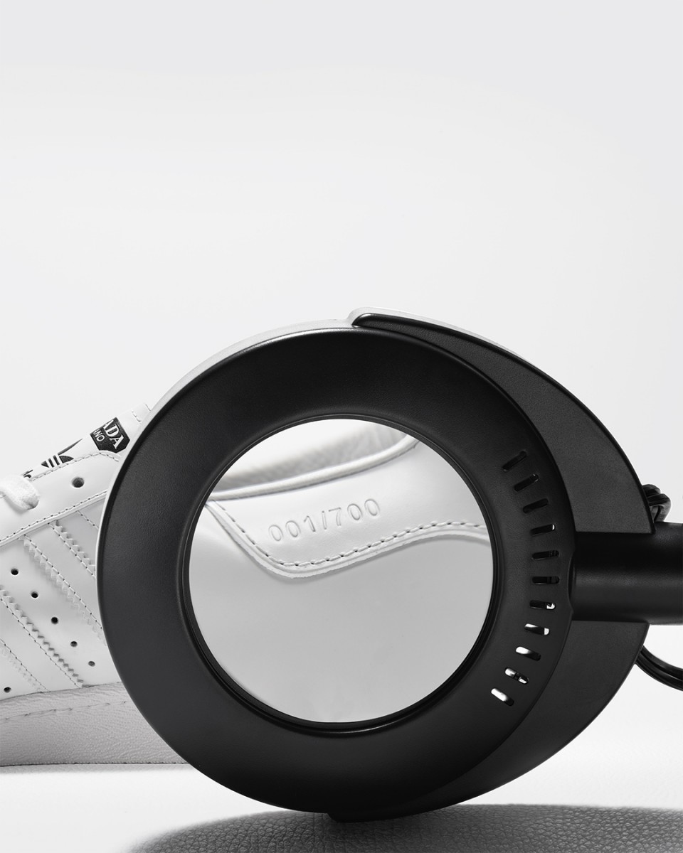 Zoom in on serial number