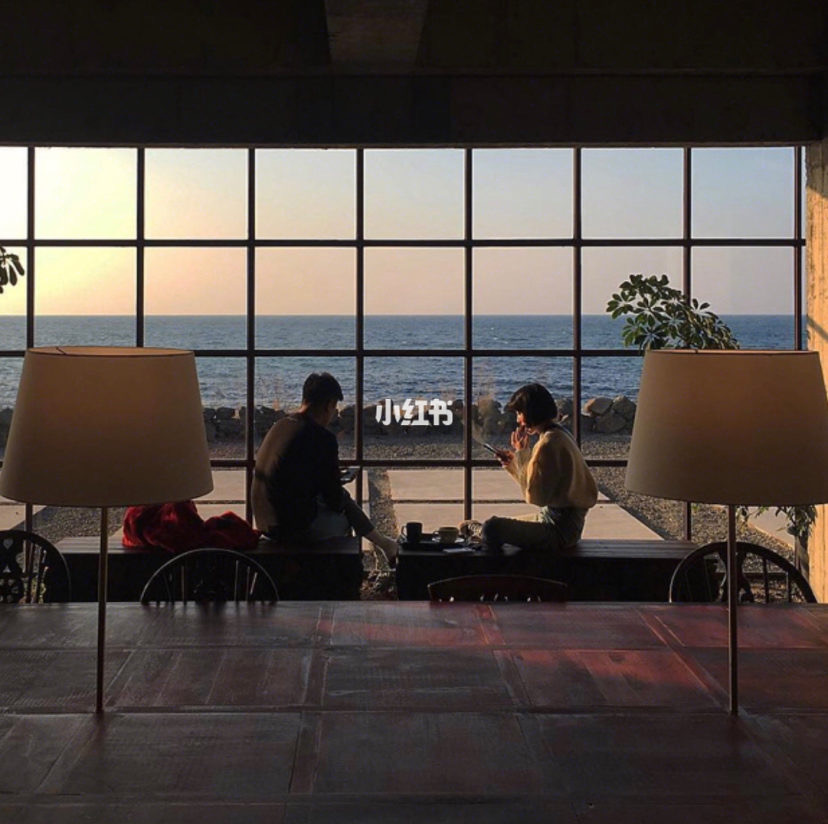 Couple sitting in Ultra Marine cafe