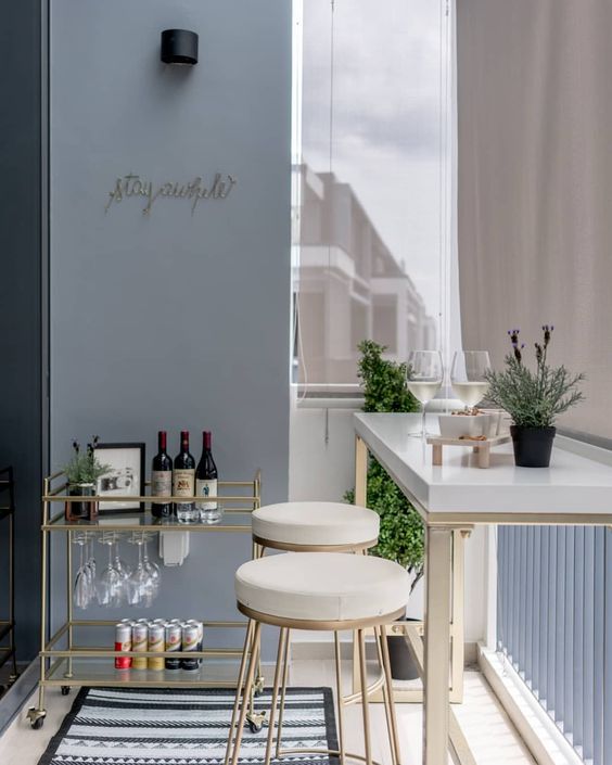Balcony bar