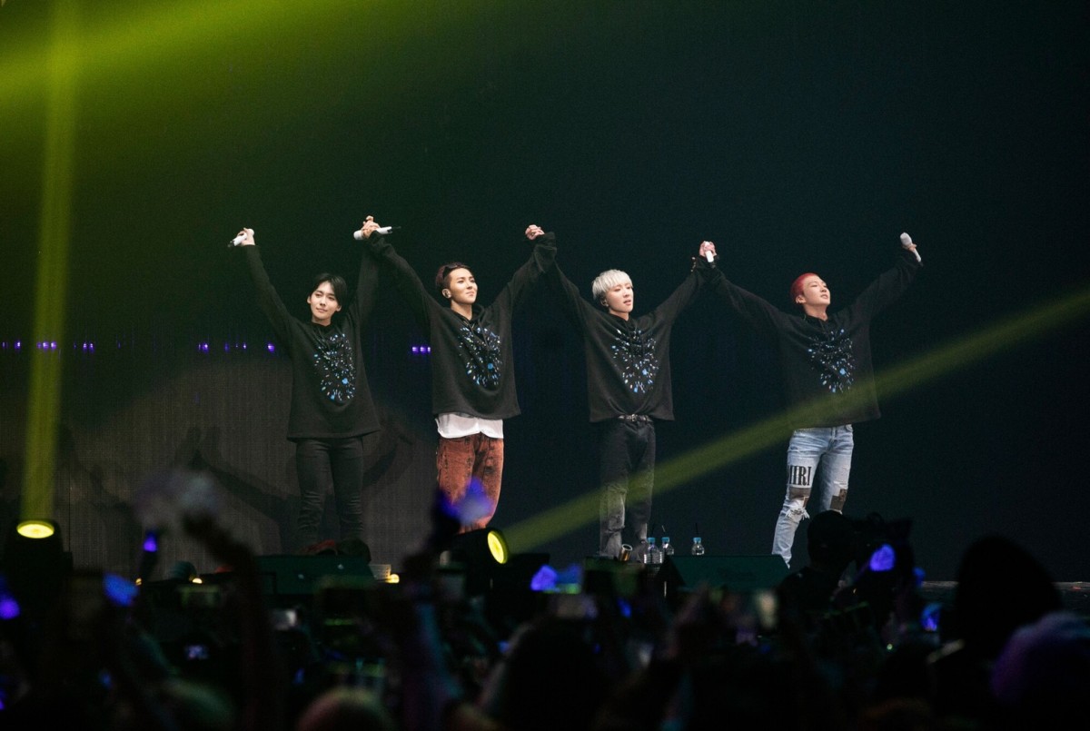 Winner bowing to fans at previous concert
