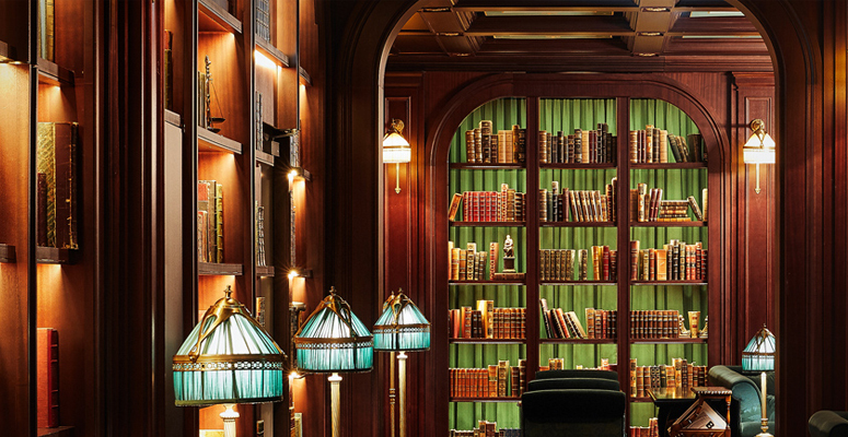 L'Escape Hotel's bookshelves in the library