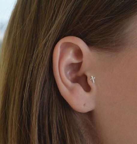 tragus piercing