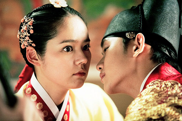Screenshot of Moon Embracing the Sun
