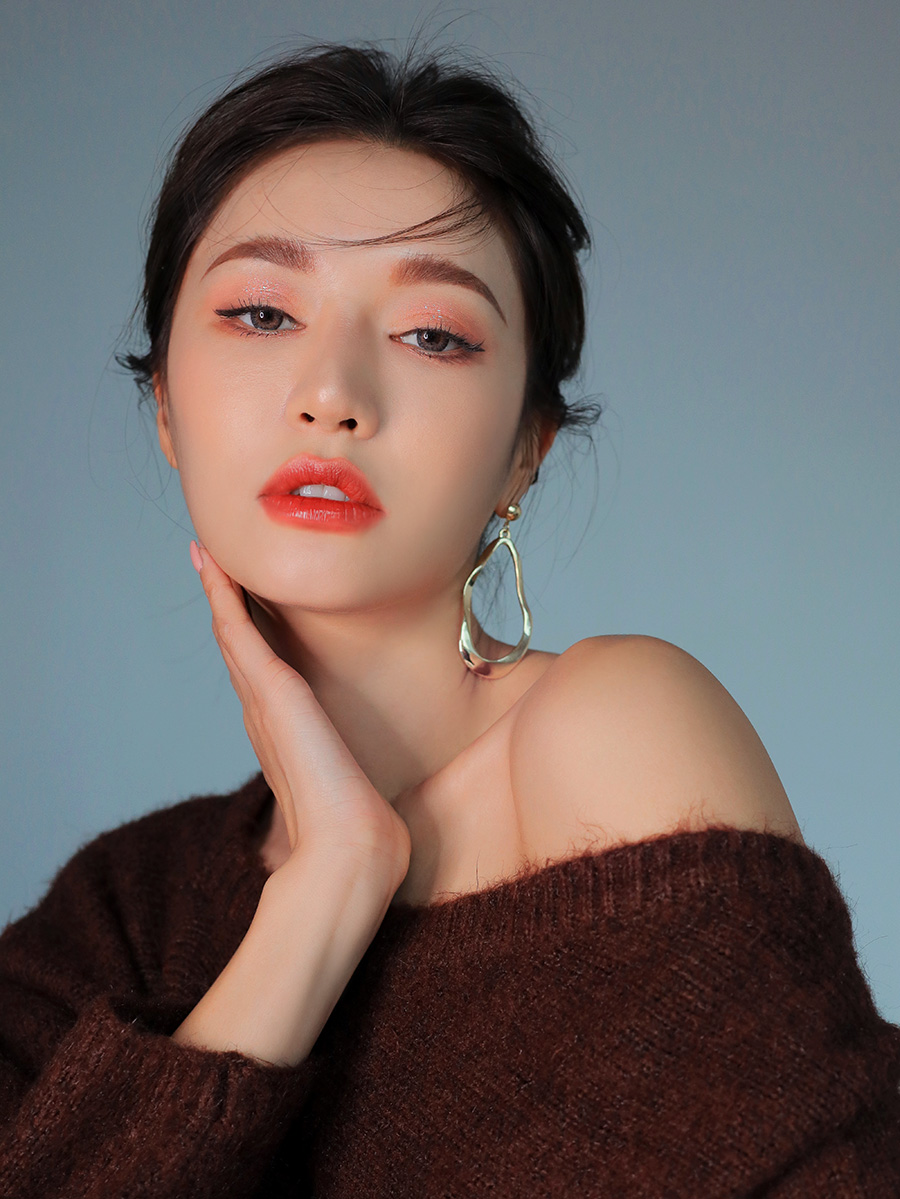 Pinkish glitter look