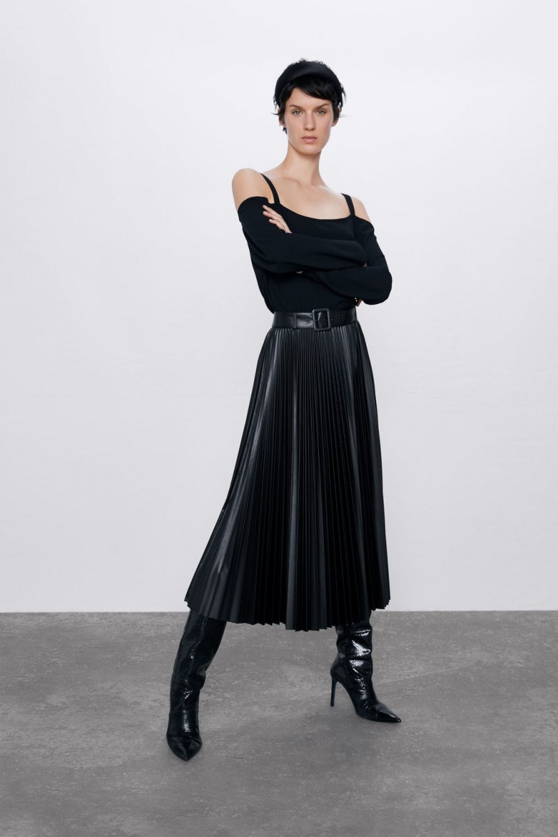  Zara Faux Leather Pleated skirt 