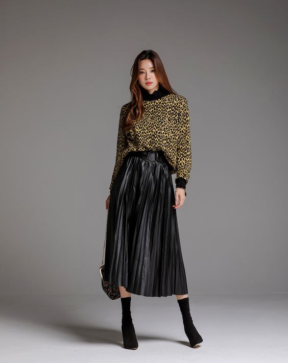 Faux Leather Pleated skirt 