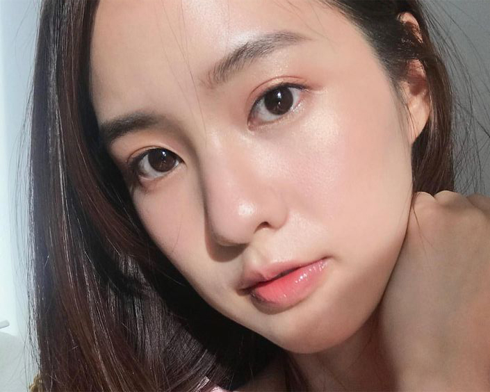 Girl in light foundation