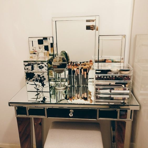 Vanity table with acrylic organisers