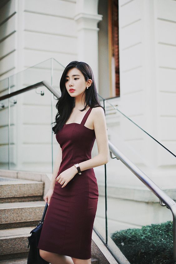 woman wearing bodycon dress