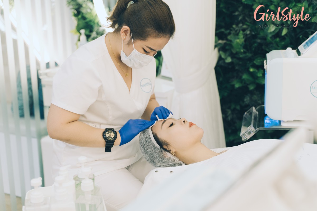 gentle and soothing lymphatic facial massage