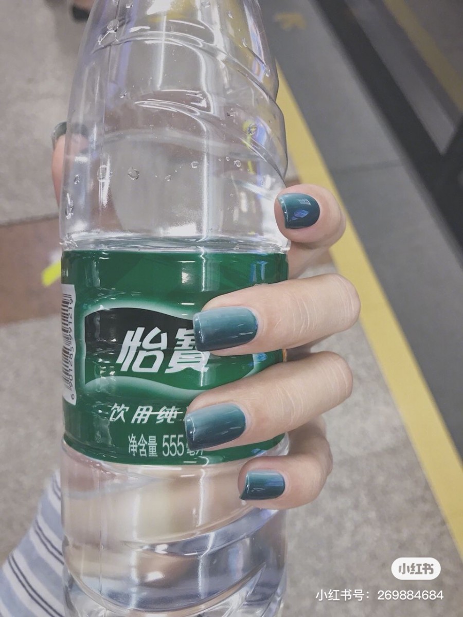 Green ombre nails